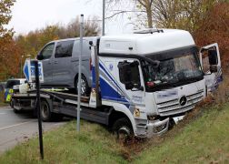 Am Lenkrad In Not Lkw Fahrer In Jena Verunglueckt 01